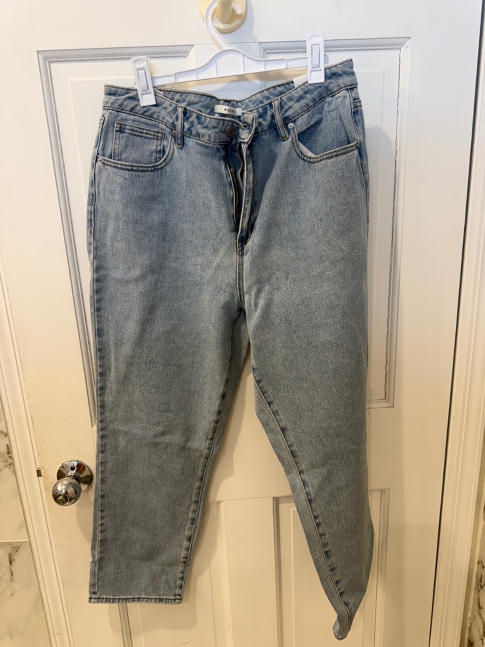 PacSun Light Wash High-Rise Women’s Mom Jean